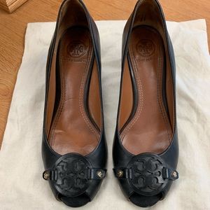 Tory Burch Mini Miller -black size 6